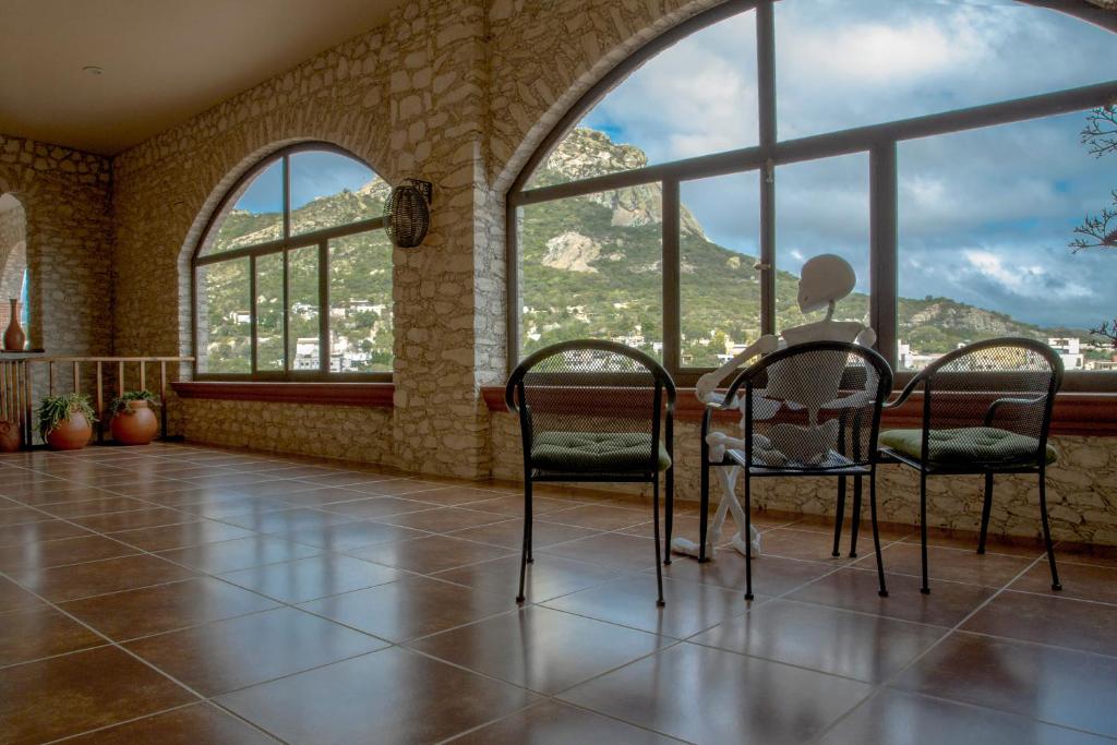 Nespecifikovaný výhled na hory nebo výhled na hory při pohledu z hotelu