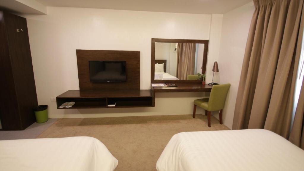 TV a/nebo společenská místnost v ubytování Top Star Hotel