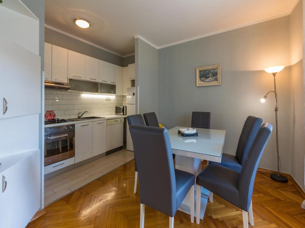 Kuchyň nebo kuchyňský kout v ubytování House Barbara
