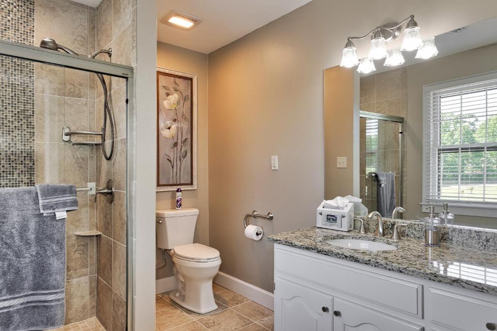 Pleasanton Courtyard Bed and Breakfast - Deluxe King Room