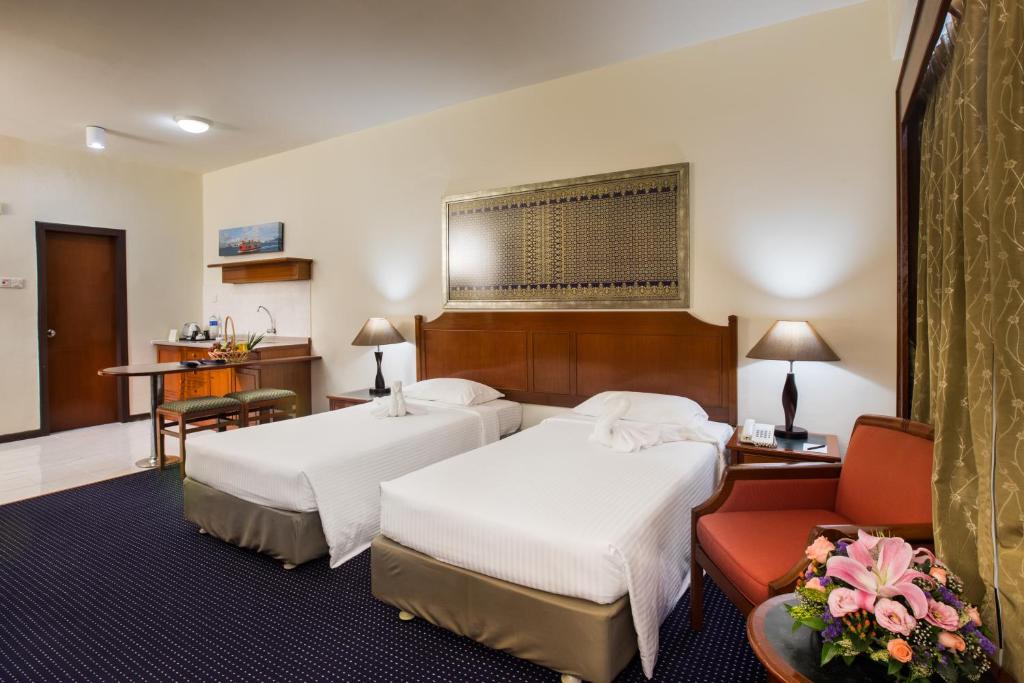 Rainbow Paradise Beach Resort - Deluxe Studio Twin