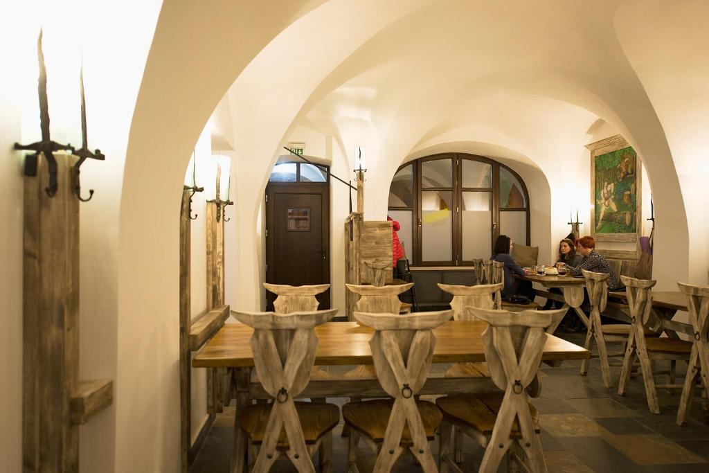 Restauracja lub miejsce do jedzenia w obiekcie Hotel Slavia