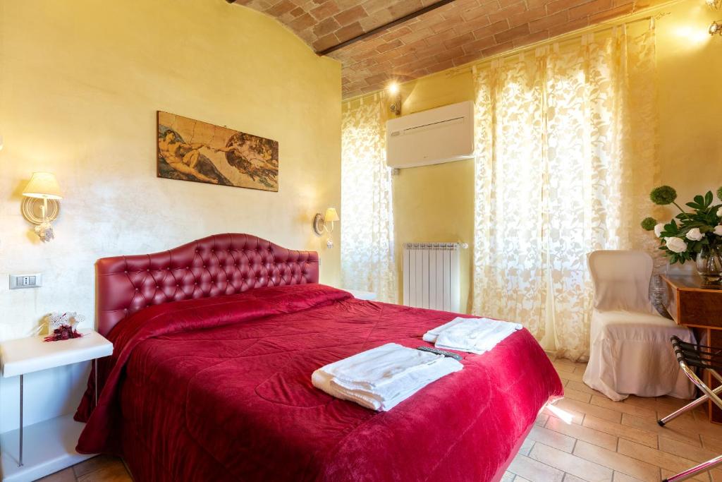 A bed or beds in a room at Medieval House