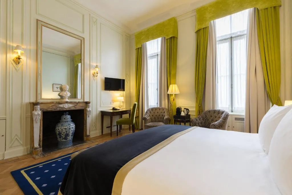 Deluxe Suite