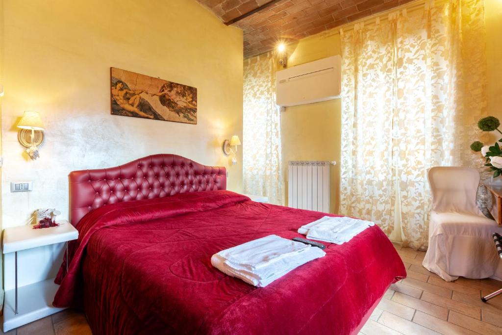 A bed or beds in a room at Medieval House