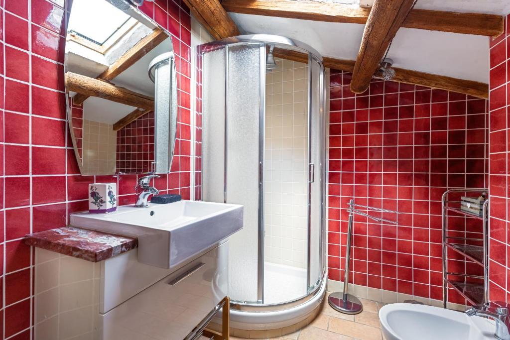 A bathroom at Medieval House