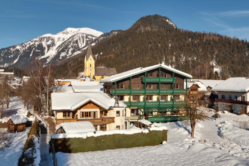 Nespecifikovaný výhled na hory nebo výhled na hory při pohledu z hotelu