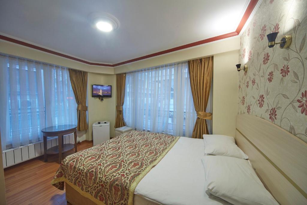 A bed or beds in a room at Hotel Akcinar
