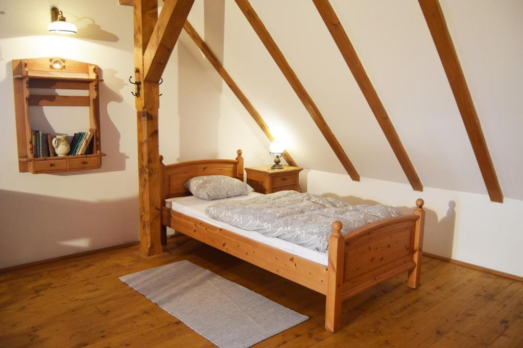 Postel nebo postele na pokoji v ubytování Bučický mlýn