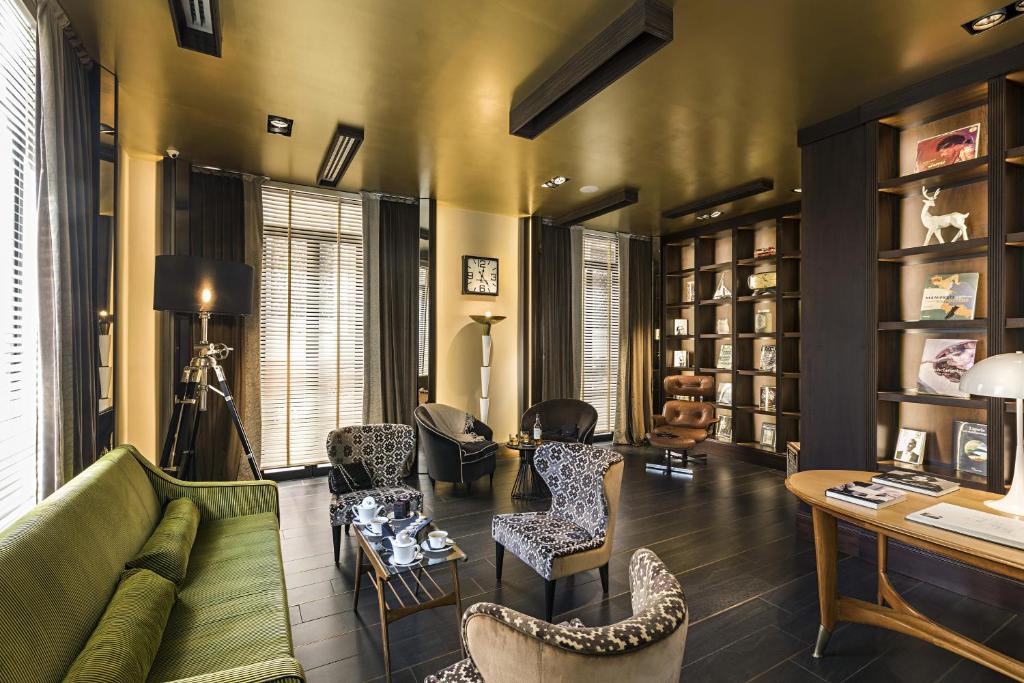 A seating area at Palazzo Navona Hotel