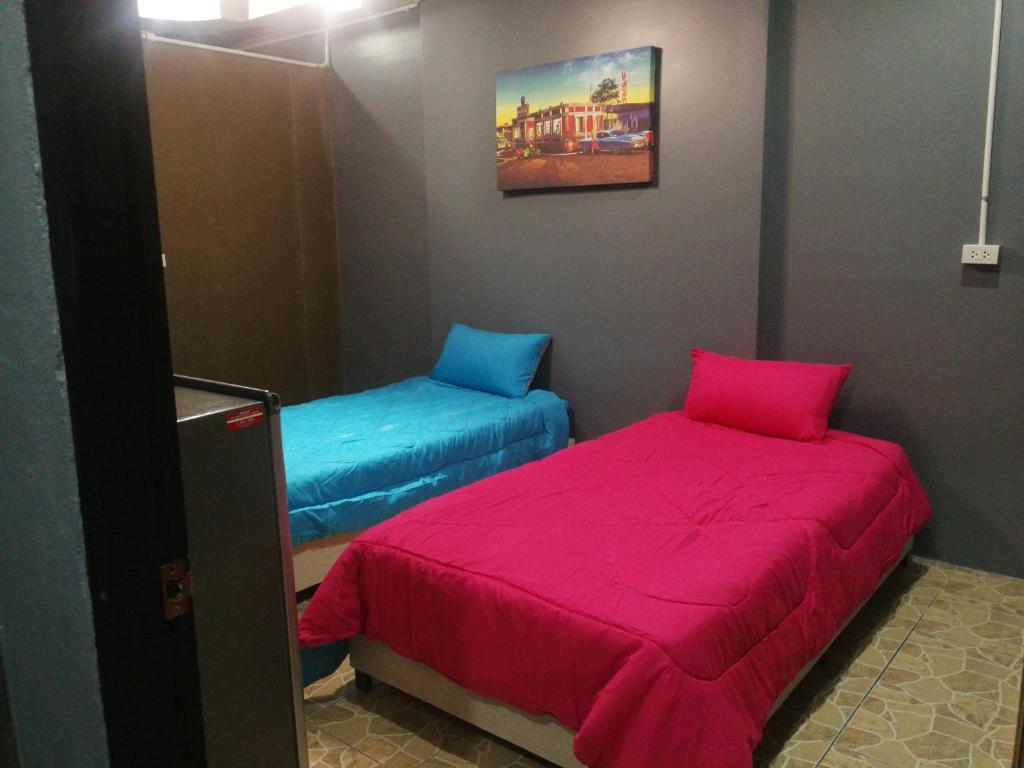 Postel nebo postele na pokoji v ubytování E2S Place