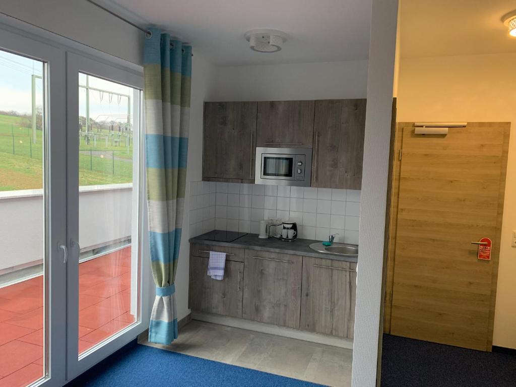 Kuchyň nebo kuchyňský kout v ubytování Hotel Am Spielacker