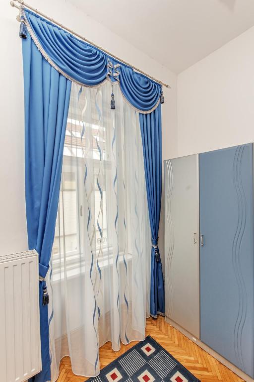 Łóżko lub łóżka w pokoju w obiekcie Arany Csillag Apartman