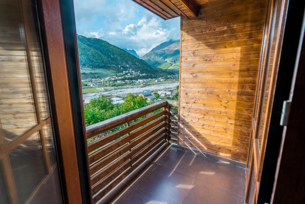 Nespecifikovaný výhled na hory nebo výhled na hory při pohledu z hotelu