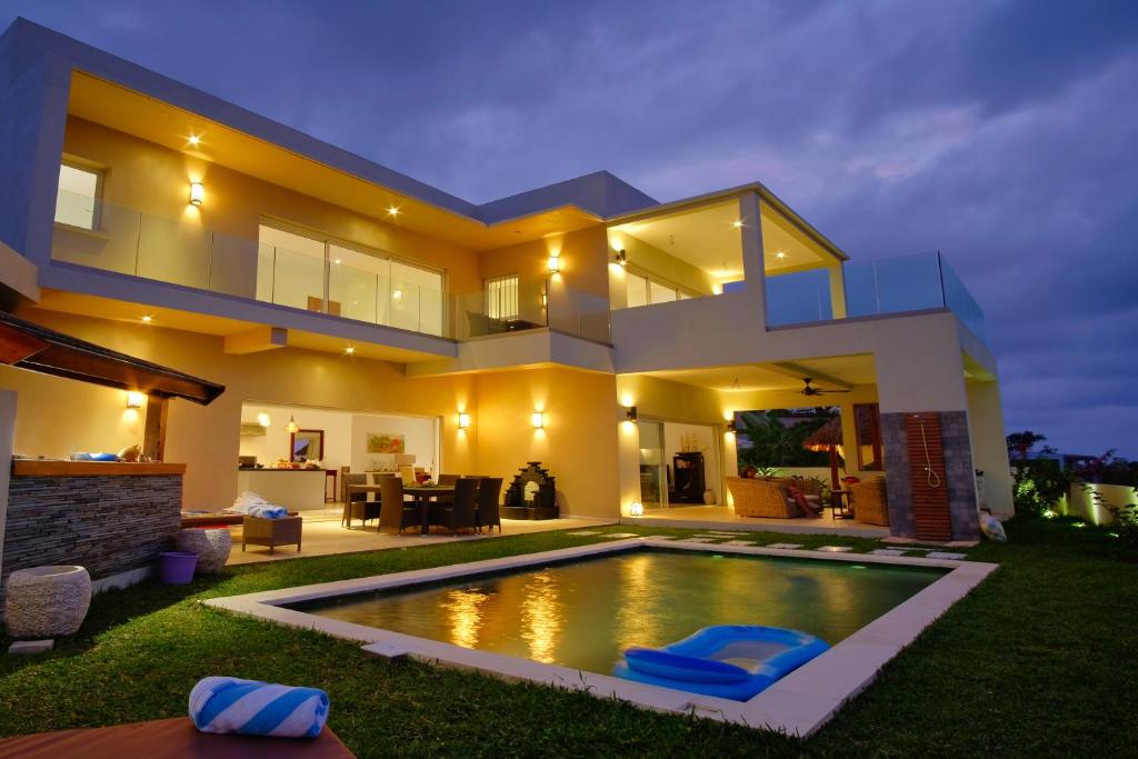 a house with a swimming pool in front of it at Villa Kintana Naka in Andoany