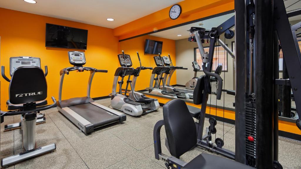 Fitness centrum a/nebo fitness zařízení v ubytování Best Western Cascade Inn & Suites
