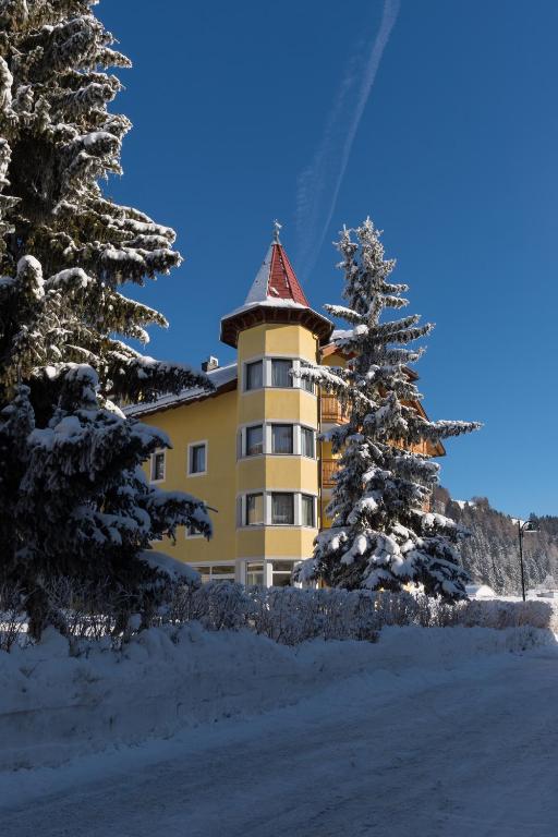 Obiekt Hotel Cristallo zimą