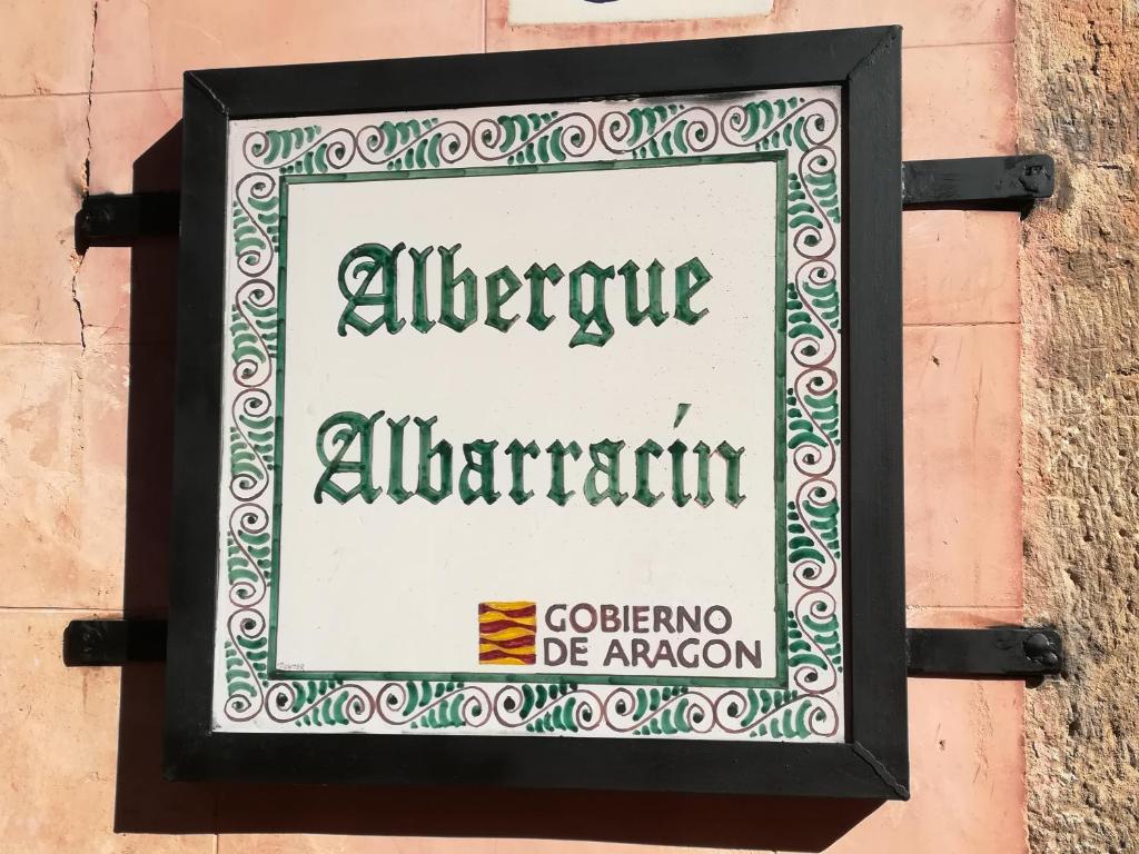 a sign on the side of a building at Albergue Albarracín in Albarracín