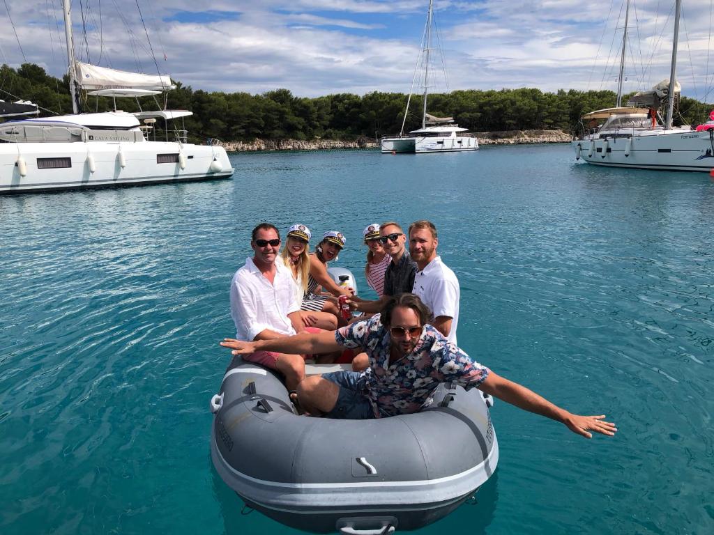 Hostia v ubytovaní Luxury Catamaran Lagoon 42, AC & GN