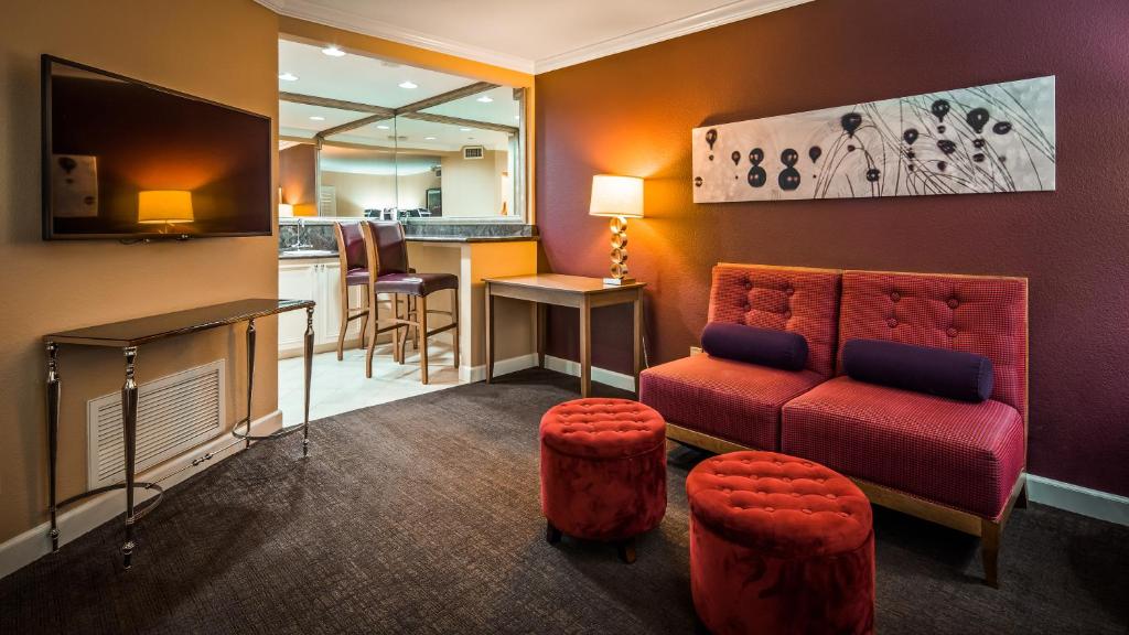 رزرو هتل و هاستل، Best Western Plus Casino Royale - Center Strip, 09197245266