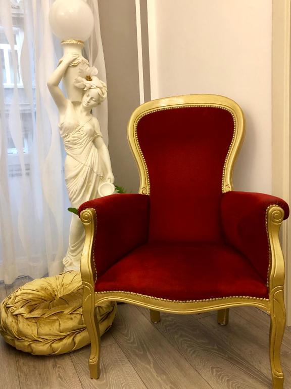 Cont- Luxury Heritage Apartment