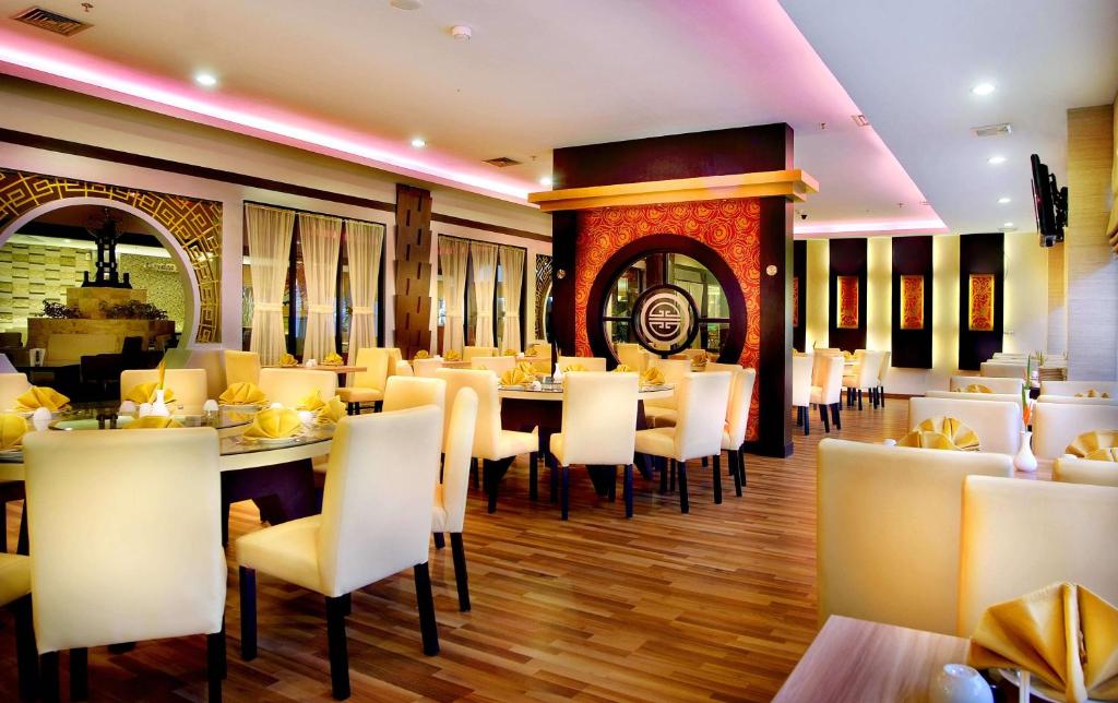 Restaurace v ubytování Aston Pontianak Hotel and Convention Center