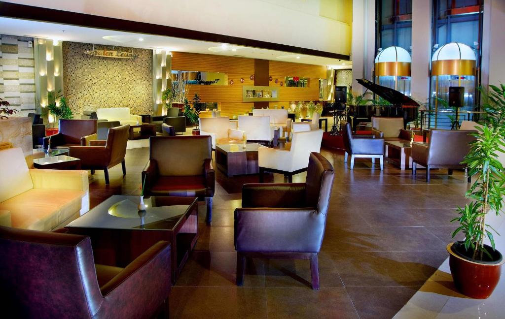 Restaurace v ubytování Aston Pontianak Hotel and Convention Center