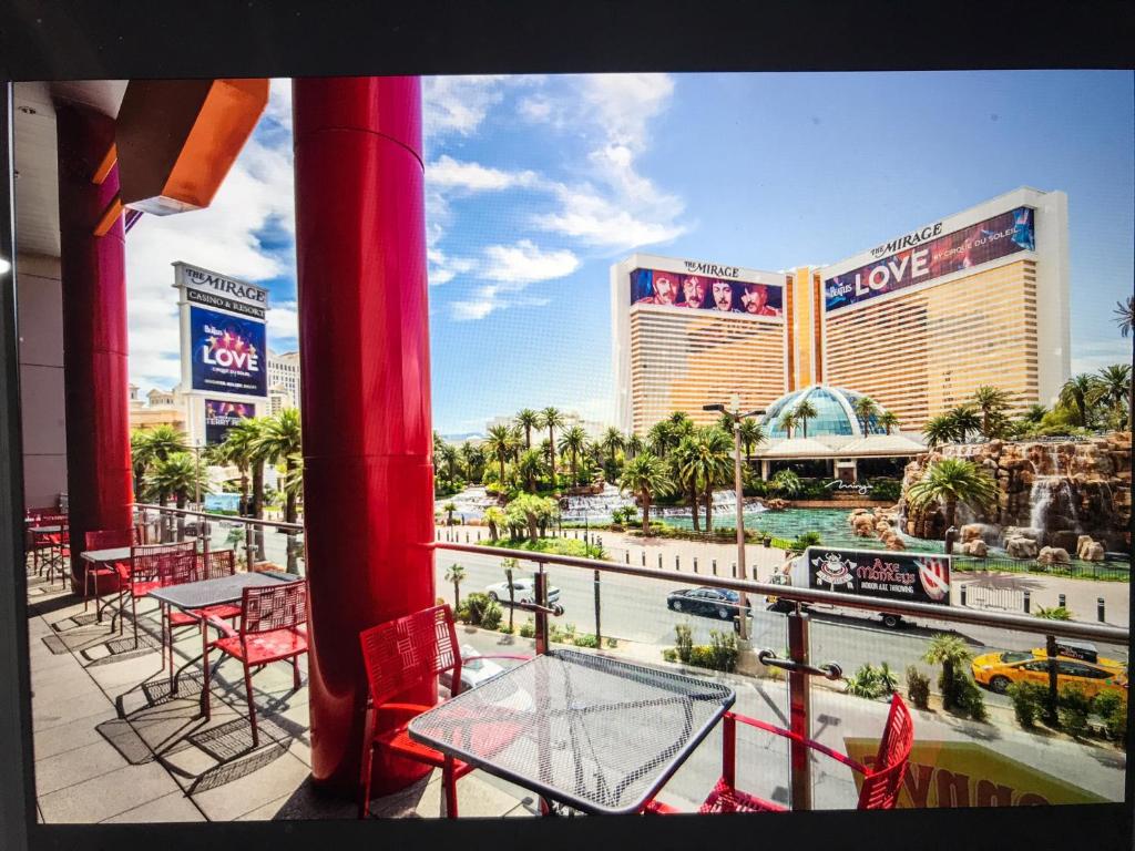 Denny's at Casino Royale, Las Vegas - Restaurant Information
