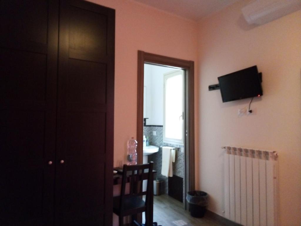 Telewizja i/lub zestaw kina domowego w obiekcie Bed & Breakfast Via Venezia