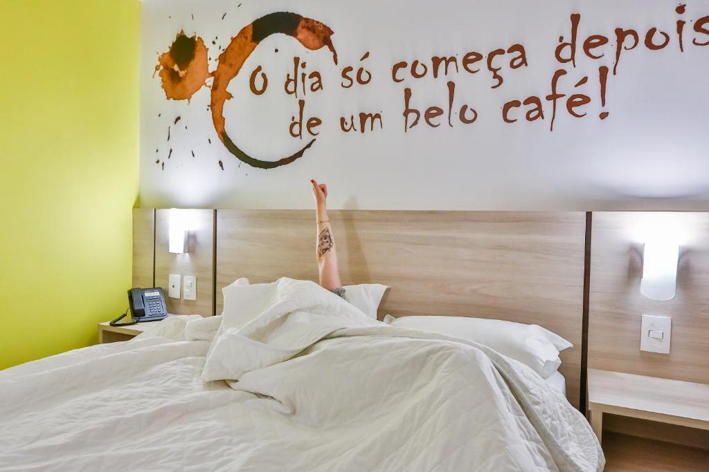 Postel nebo postele na pokoji v ubytování ibis Styles Vitoria da Conquista