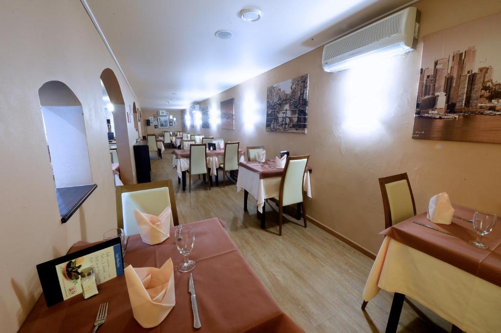 イル ピッコロ モンドにあるレストランまたは飲食店