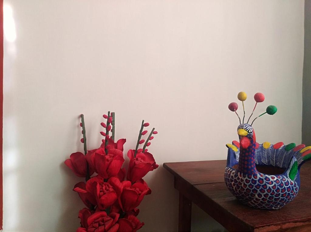 two vases are sitting on a table with flowers at Casita Típica Cholulteca - Completa (8 prs) in Cholula