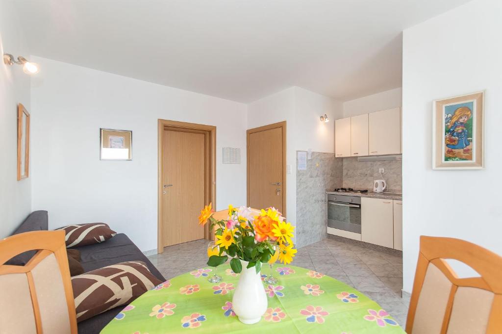 Kuchyňa alebo kuchynka v ubytovaní Apartments Marija Pisak