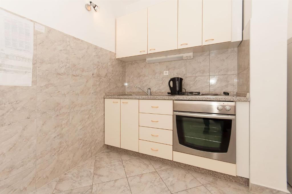 Kuchyňa alebo kuchynka v ubytovaní Apartments Marija Pisak