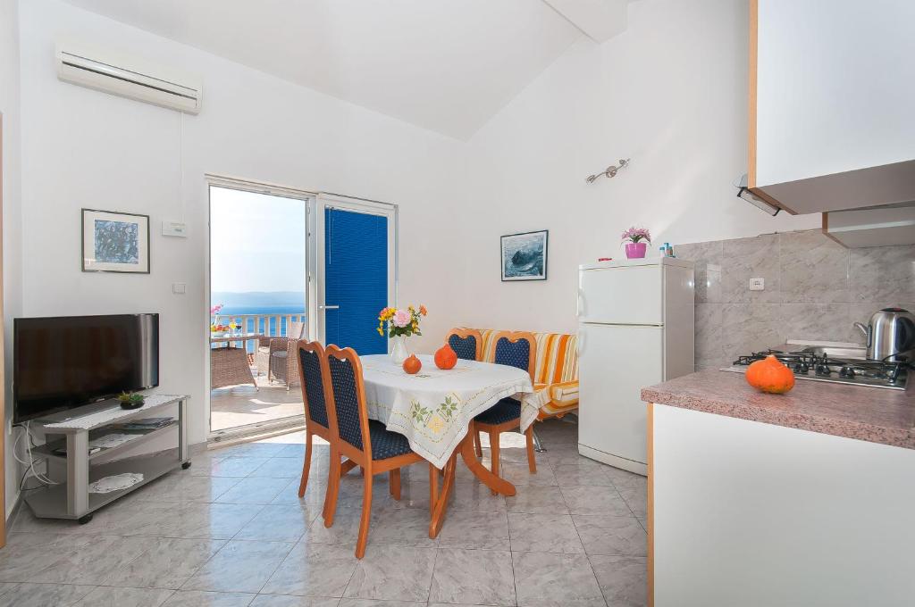 Kuchyňa alebo kuchynka v ubytovaní Apartments Marija Pisak
