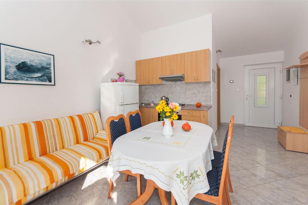 Kuchyňa alebo kuchynka v ubytovaní Apartments Marija Pisak