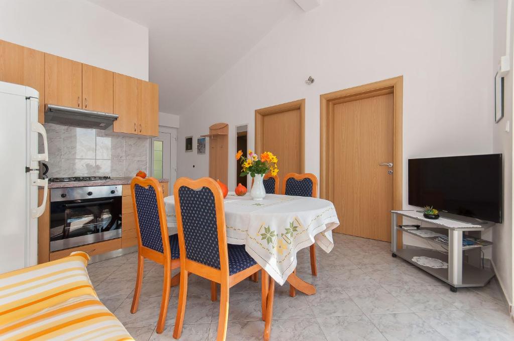 Kuchyňa alebo kuchynka v ubytovaní Apartments Marija Pisak