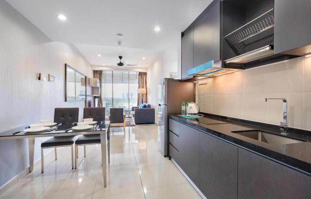HostaHome Suites at Encorp Marina, mins to Legoland Malaysia - Apartamento De Dos Dormitorios