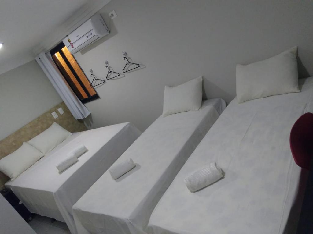 Un pat sau paturi într-o cameră la Hotel Executivo Boulevard