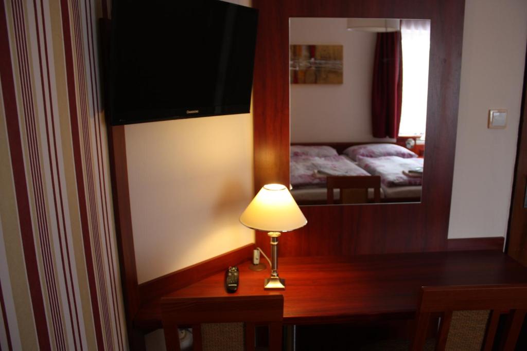 Postel nebo postele na pokoji v ubytování Hotel Hynek