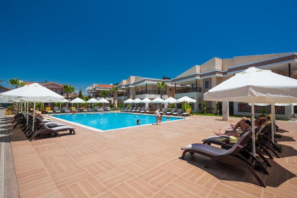 The swimming pool at or close to Hotel Turan Prince - Ex Sentido Turan Prince