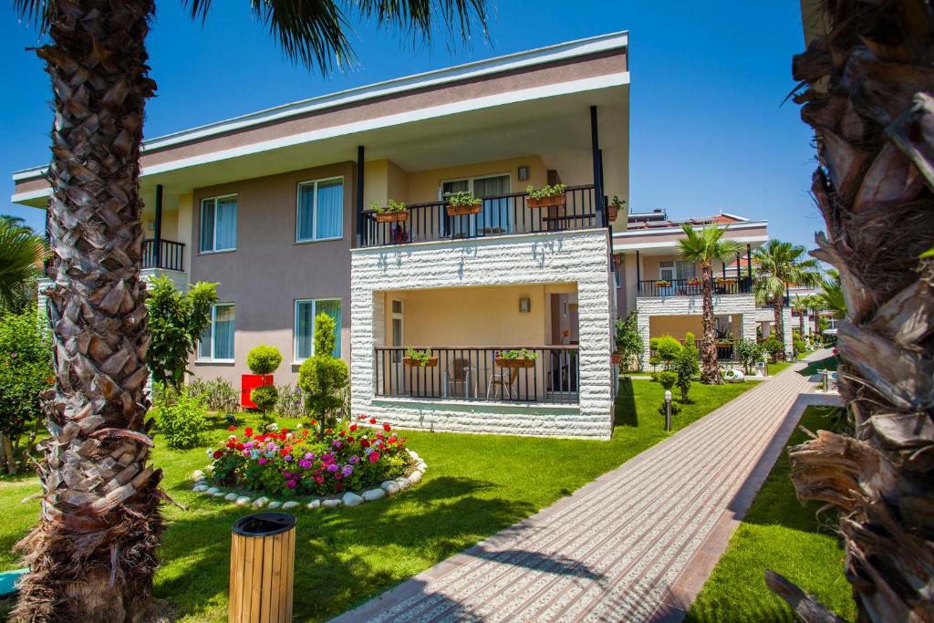A garden outside Hotel Turan Prince - Ex Sentido Turan Prince