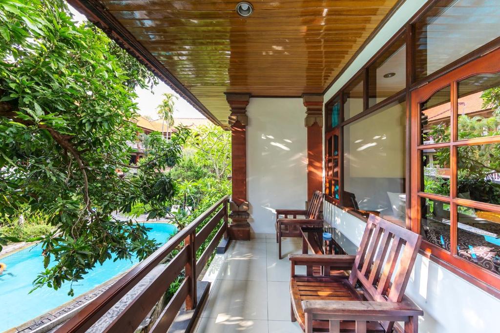Bazén v ubytování Simpang Inn Hotel nebo v jeho okolí