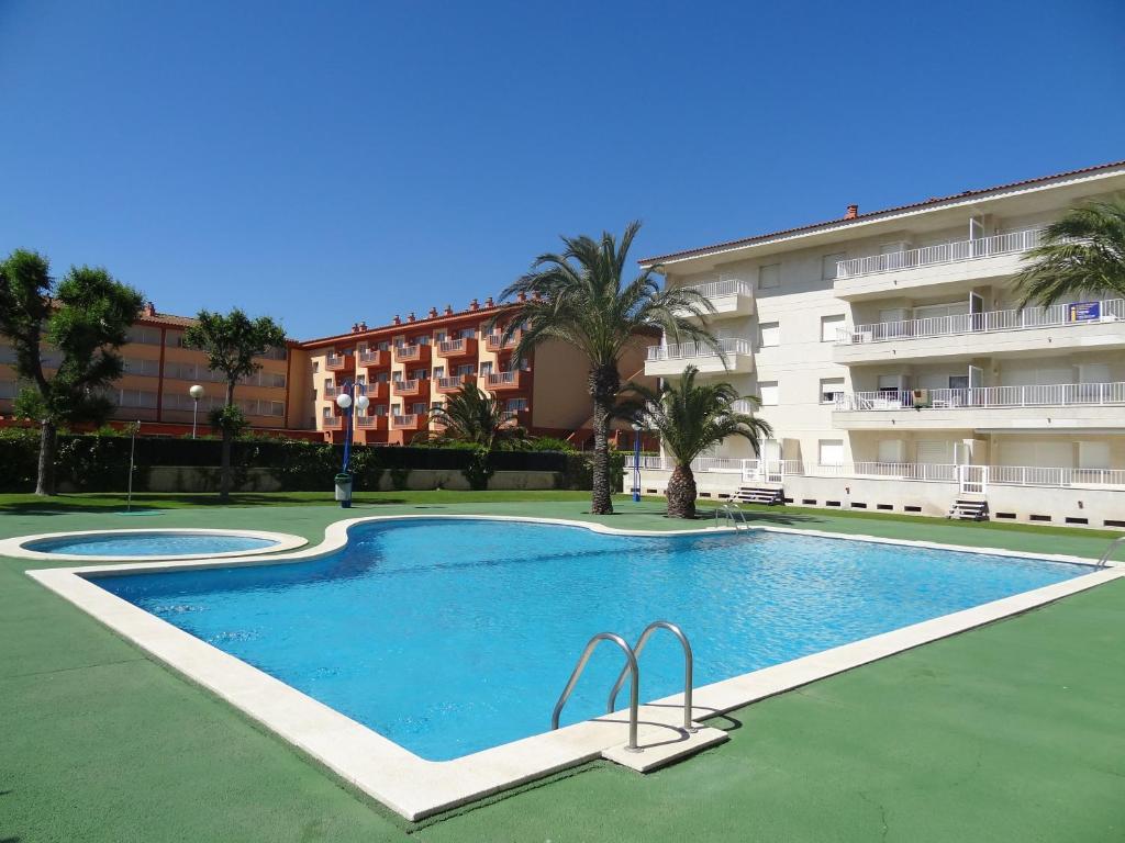 a swimming pool in front of a apartment building at Apartamentos Blaumar in L'Estartit