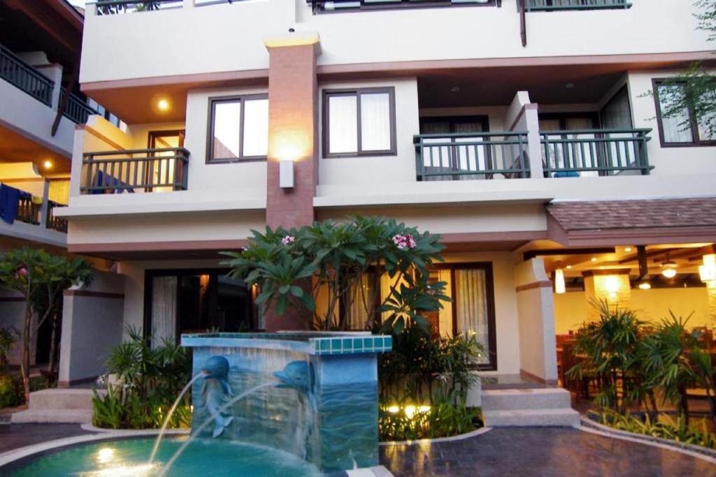 Bazén v ubytování P.P. Palmtree Resort nebo v jeho okolí