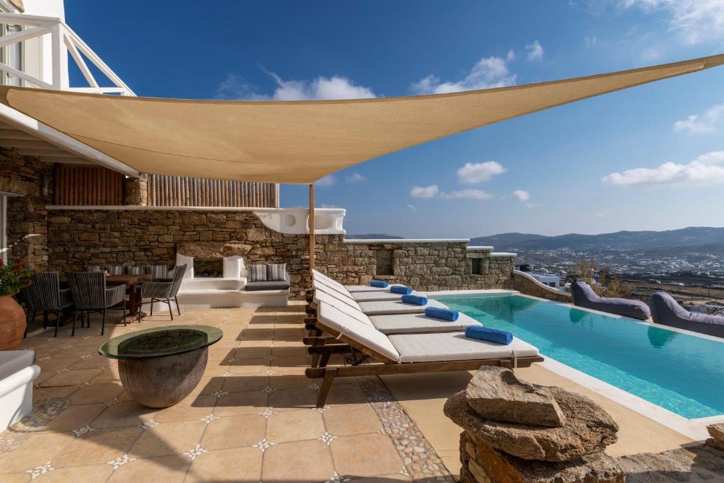 Bazén v ubytování Mykonos Divino nebo v jeho okolí