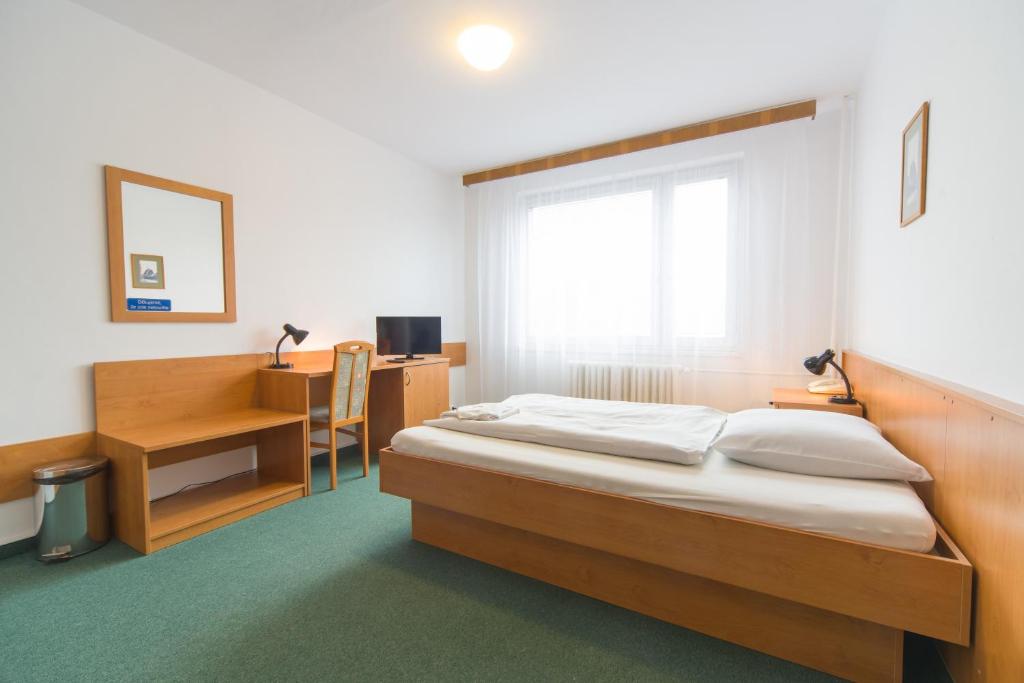 Posteľ alebo postele v izbe v ubytovaní Hotel Arnost Garni
