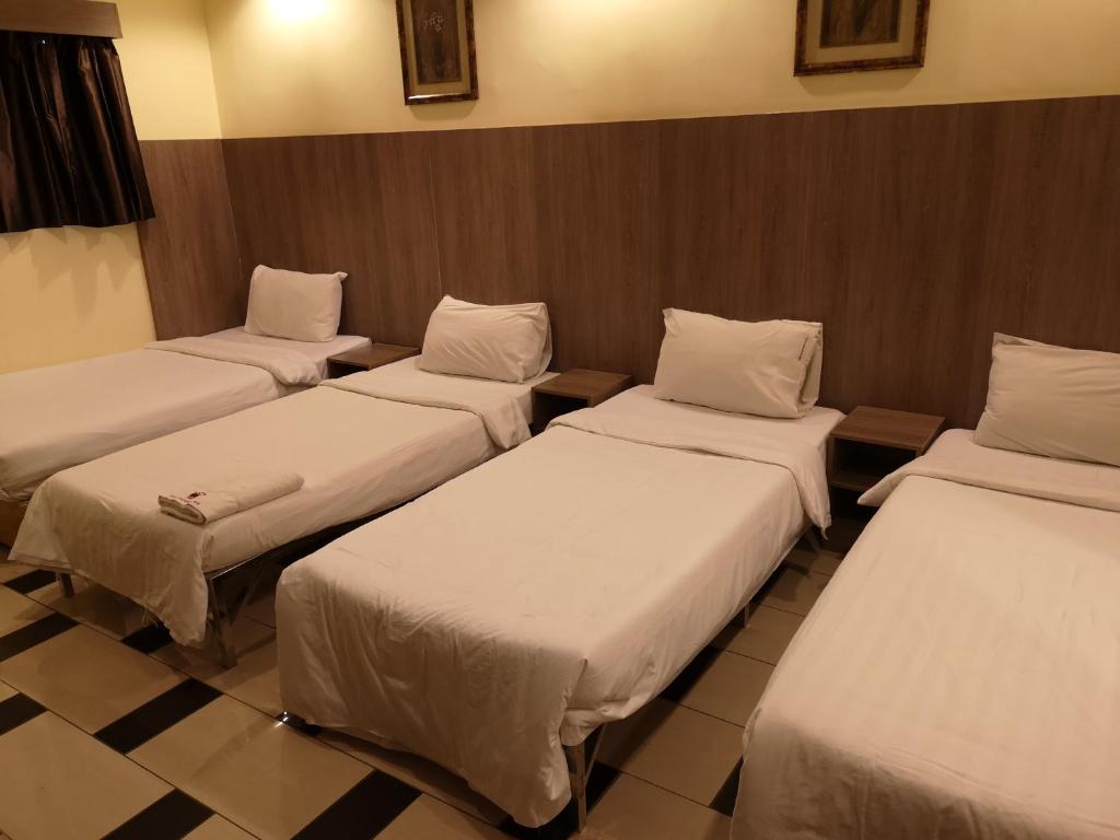 Postel nebo postele na pokoji v ubytování HOTEL AMBASSADOR 1
