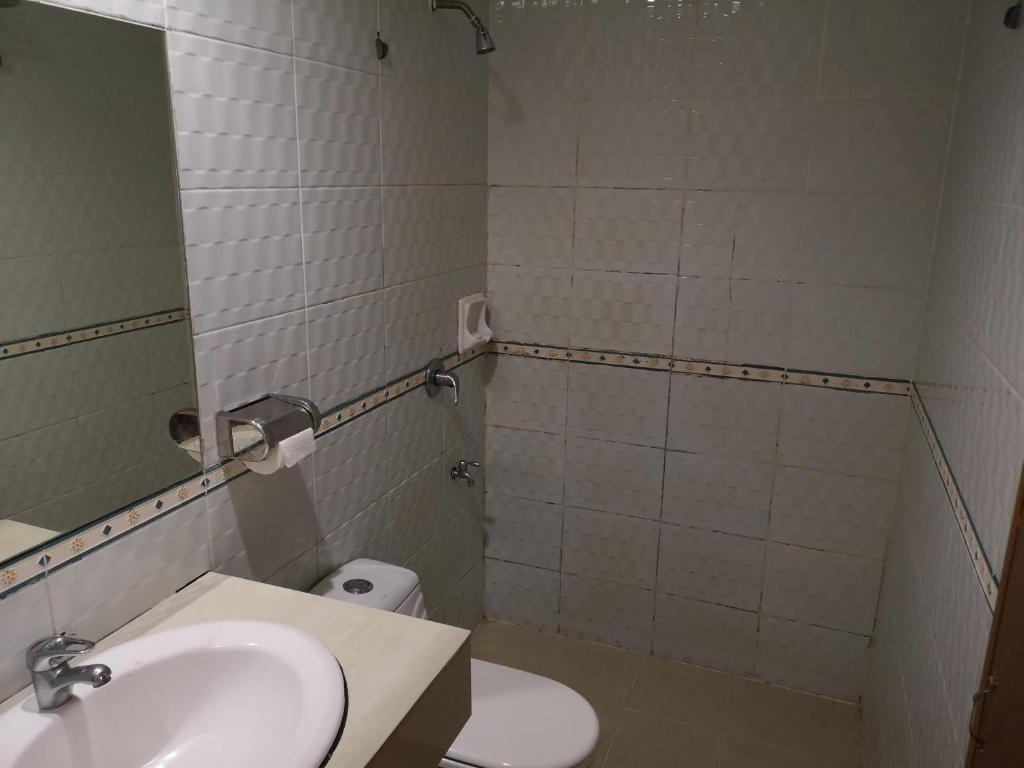 Koupelna v ubytování HOTEL AMBASSADOR 1