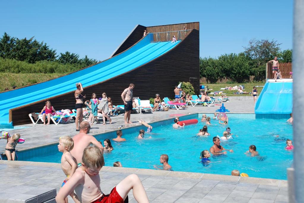 Bazén v ubytování Hytteby – Hanstholm Camping – Thy Feriepark nebo v jeho okolí